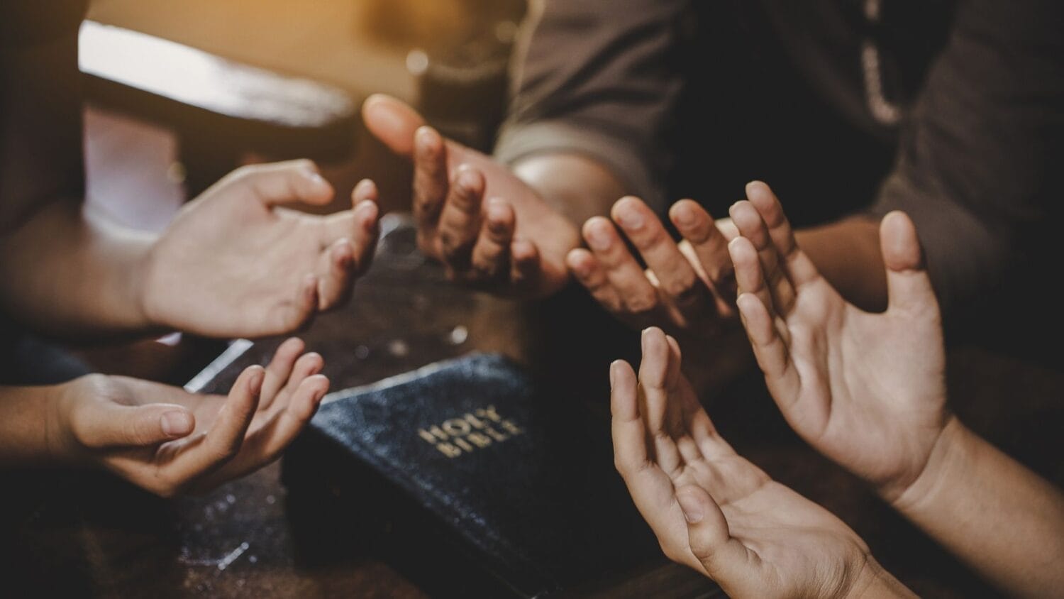 händer bön bibel 210118-webb-equmenisk bönevecka