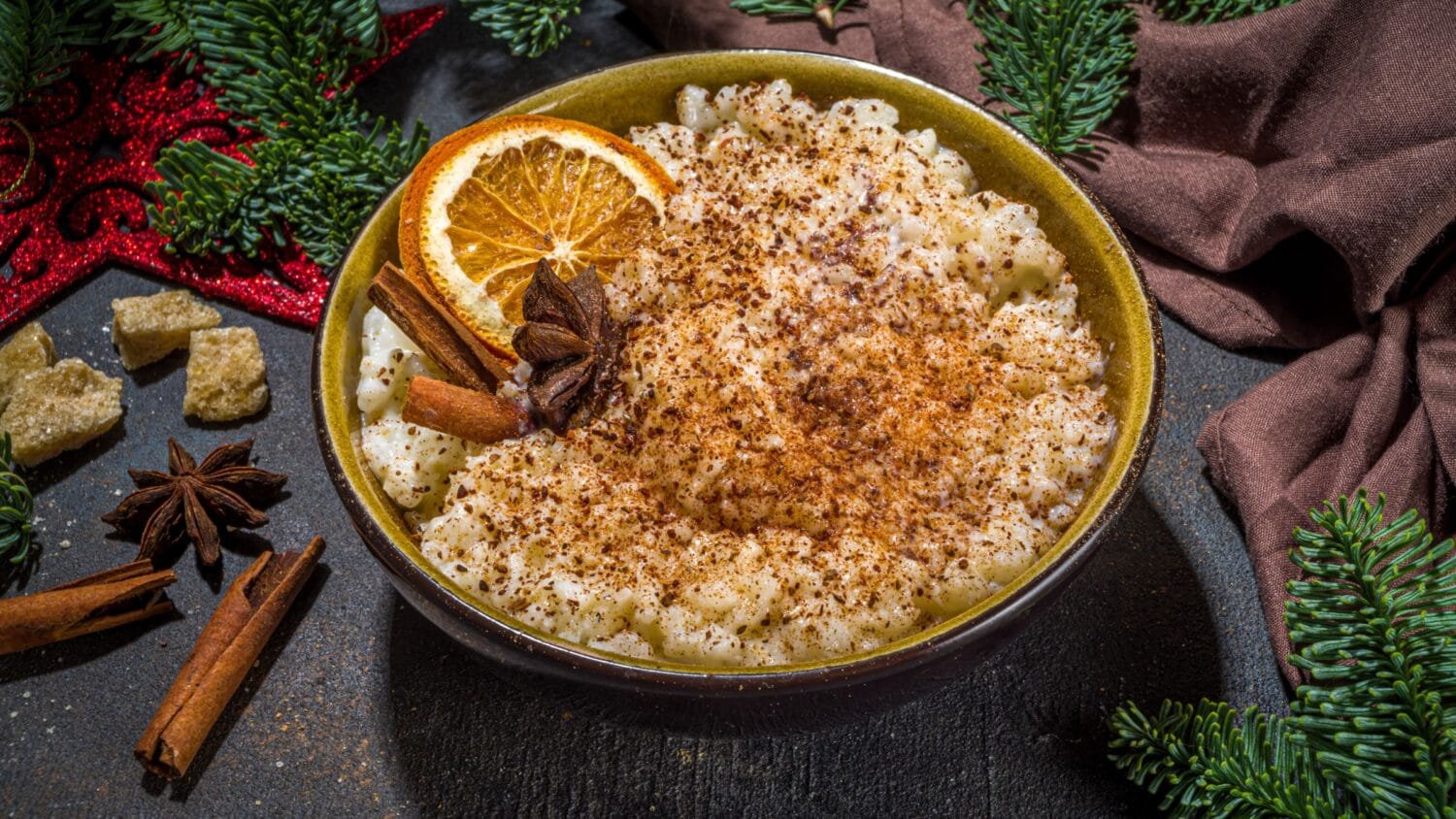 Bild på ett bord med julgröt.