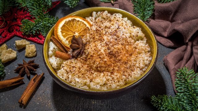 Bild på ett bord med julgröt.